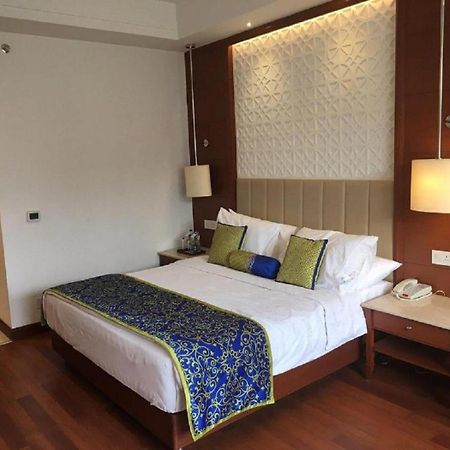 Hotel Tu Casa Delhi Airport Нью-Дели Экстерьер фото