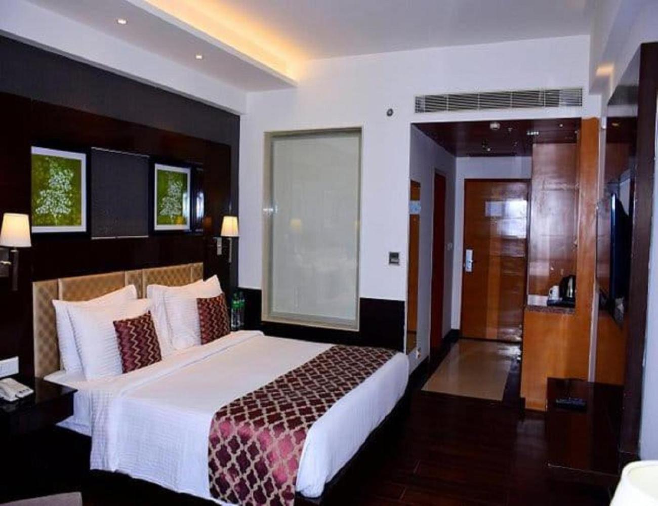 Hotel Tu Casa Delhi Airport Нью-Дели Экстерьер фото