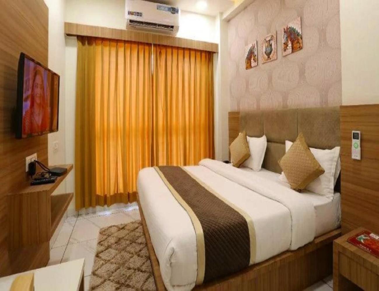 Hotel Tu Casa Delhi Airport Нью-Дели Экстерьер фото